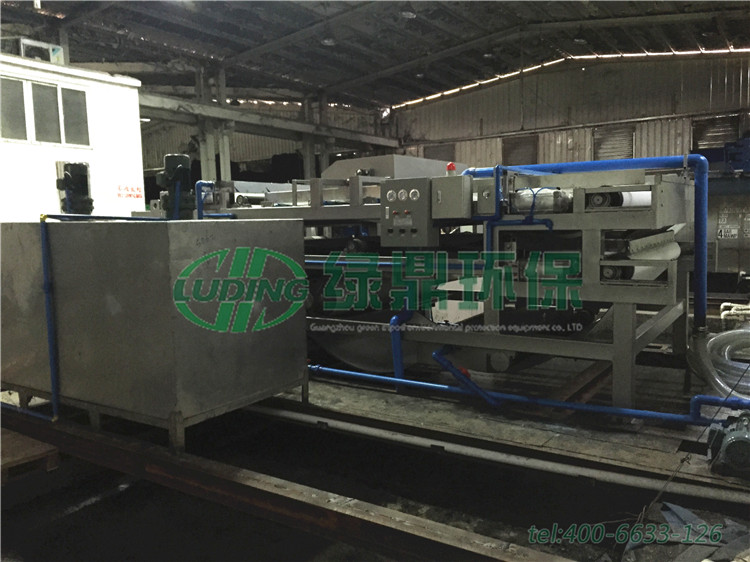 帶式壓濾機發(fā)往香港處理工廠污泥 1