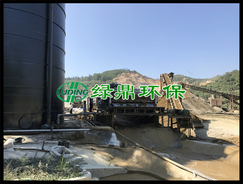 福建洗沙泥漿帶式壓濾機安裝現(xiàn)場 1
