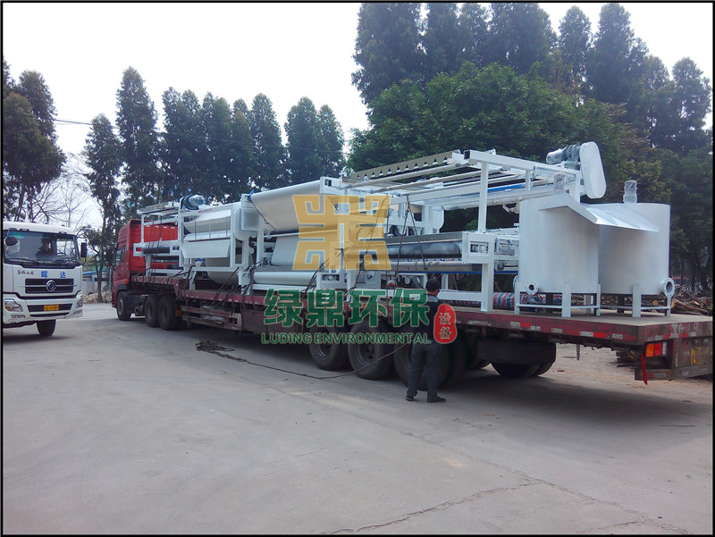 帶式壓濾機發(fā)往鉆孔灌注樁的廢泥漿處理工程 4